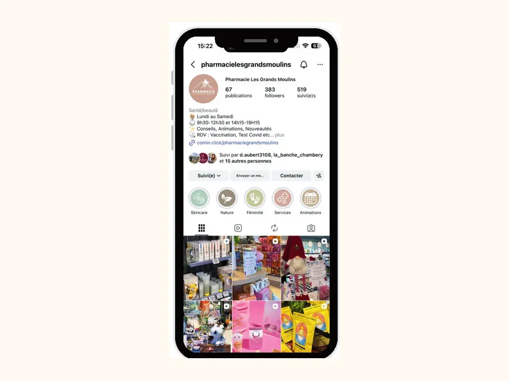 Compte Instagram de la Pharmacie Les Grands Moulins, à La Rochette, affiché sur un téléphone