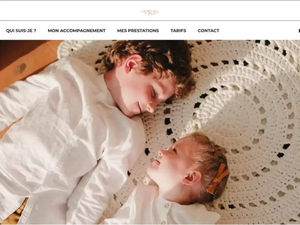 Page du site Vie en famille, coaching parental à Chambéry : un parent et son bébé